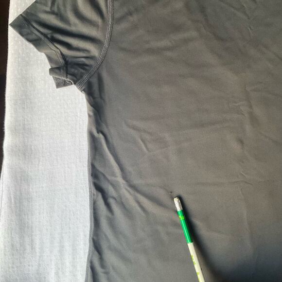 Nike Women’s Short Sleeve V-neck T-shirt size S, Olive Green, Scumb Otters - Picture 11 of 11